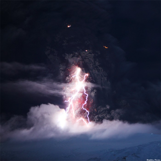 Illustration for article titled Eyjafjallajökull Rains Lightning Upon You